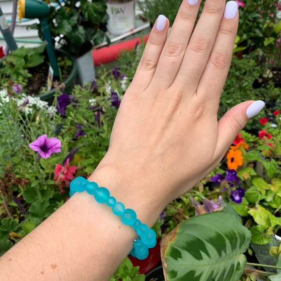NWOT matte aqua blue beaded wire bracelet. - Picture 3 of 4